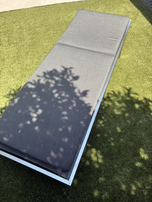Tribu garden bed