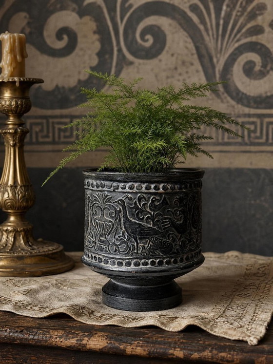 Image 1 of Piccolo vaso greco in terracotta nera con decorazioni animali, realizzato a mano tra il 1960 e il 1980.