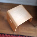 Gebogener Multiplex Design Hocker/Beistelltisch