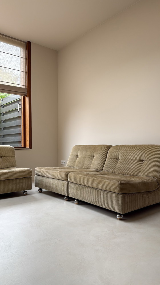 Image 1 of Trois éléments d'assise vintage en tissu velours côtelé