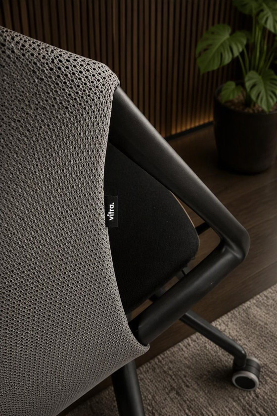 Vitra Meda Chair – Design Bürostuhl – Drehstühle, Plastic (photo 3 of 5)