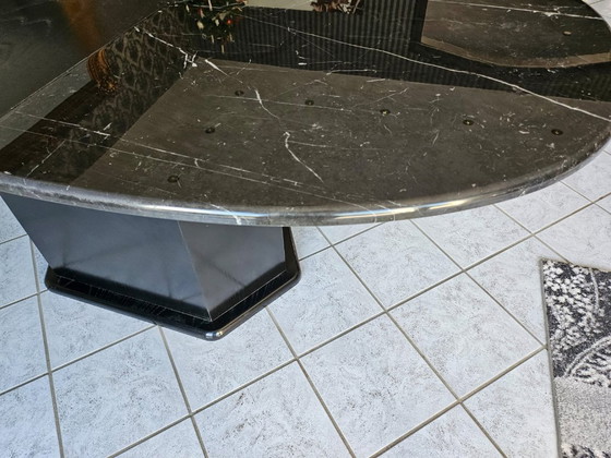 Table de salle à manger en marbre avec plaque centrale papillon, excellent état, vintage des années 80 (photo 8 of 14)