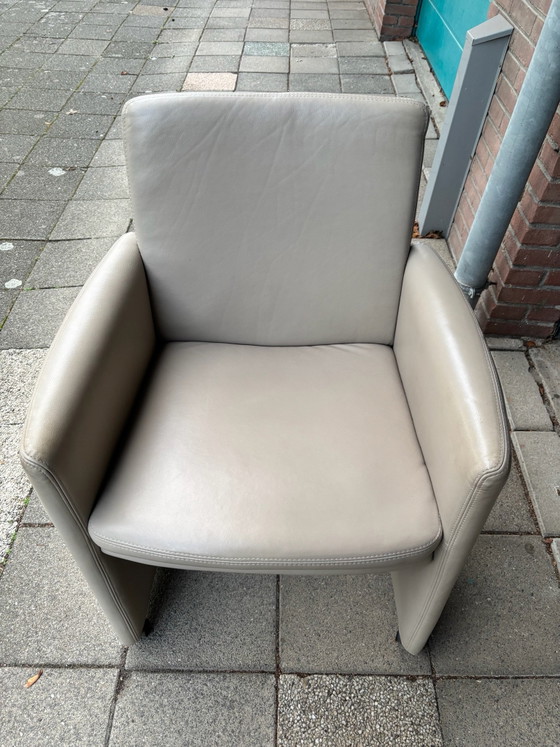 4 Esszimmer-Armlehnstühle – Esszimmerstühle, Leder (photo 4 of 5)