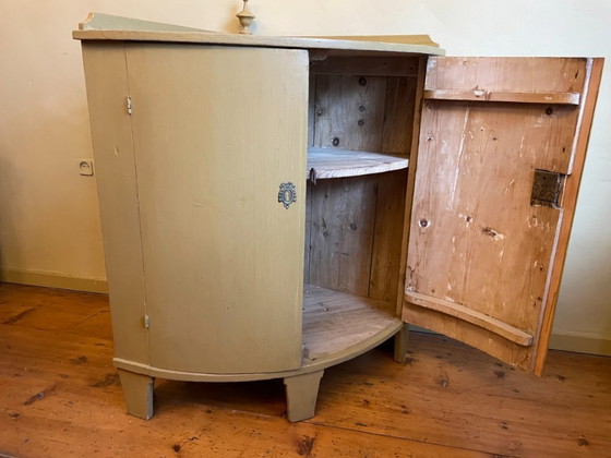 Image 1 of Credenza angolare del XIX secolo Credenza da cucina con ante sferiche