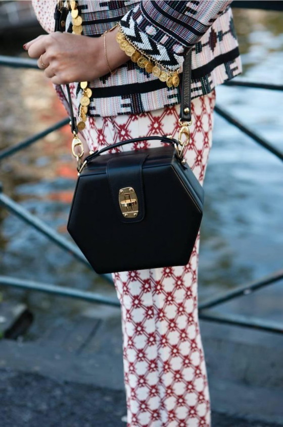Image 1 of Borsa Charlee di Bordon, in pelle nera.