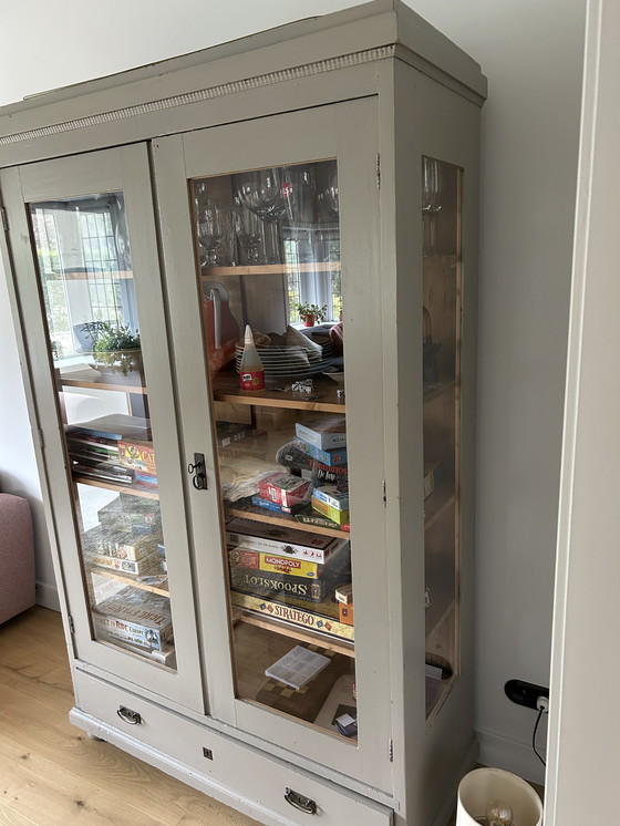 Image 1 of Mobile vintage in legno con ante in vetro