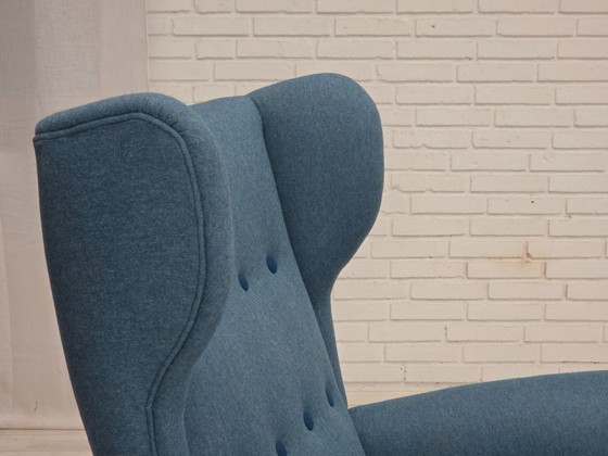 Image 1 of Años 60, diseño danés de Fritz Hansen, sillón retapizado con taburete, modelo 8023.