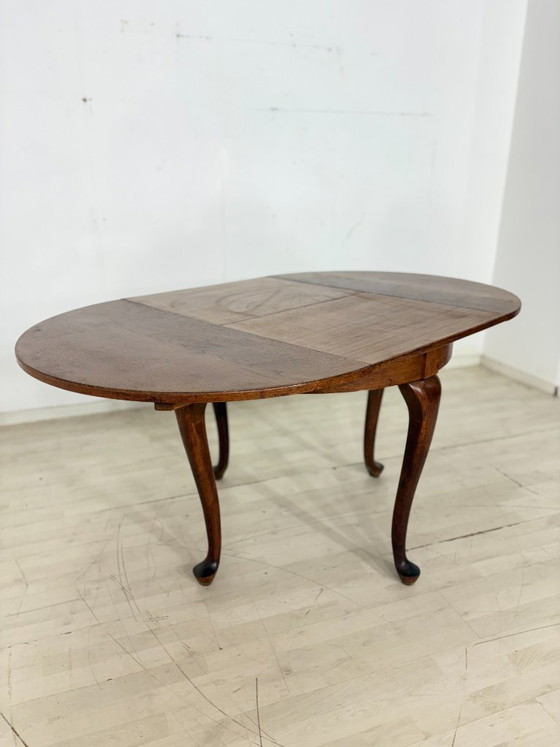 Image 1 of Classic Chippendale dining table – Round extendable table made of solid wood with timeless elegance