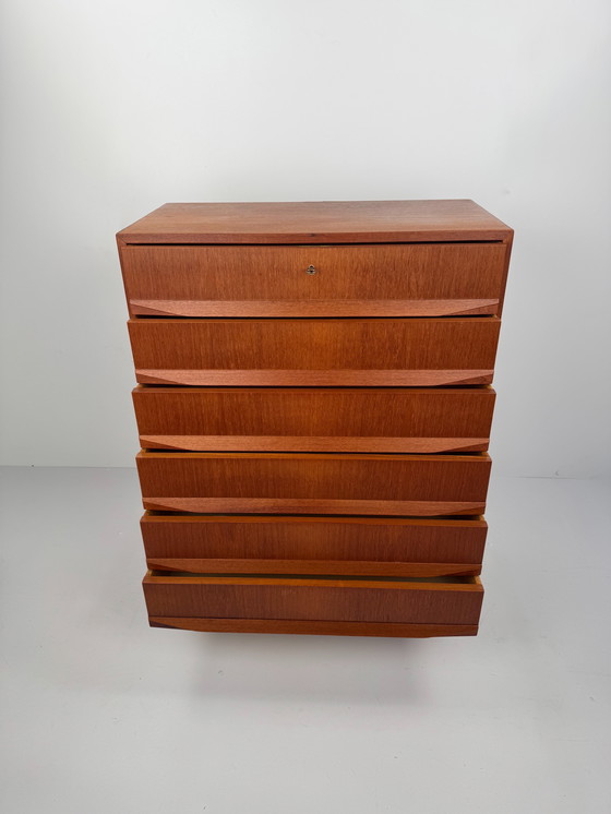 Image 1 of Finnish Mid-Century Chest of Drawers by Oy Wilhelm Schauman – Sculptural Teak Design