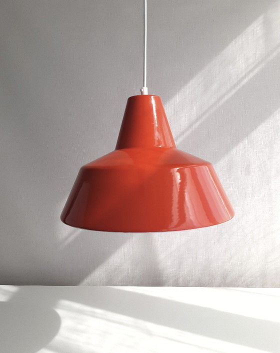 Image 1 of Louis Poulsen oranje emaille hanglamp, minimalistische industriële deense hanglamp, mid century modern eettafel lamp