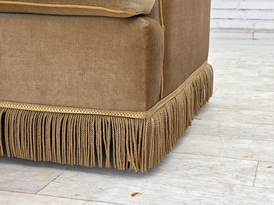 Image 1 of Deense tweezitsbank uit de jaren 70, bekleed met honinggeel meubelvelours.