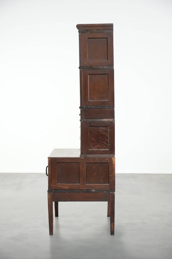 Image 1 of Unieke en zeer originele 19e eeuwse globe Wernicke modulaire notaris/ kantoor/ apothekerskast