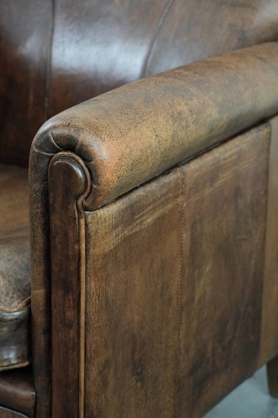 Image 1 of Vintage schapenleren fauteuil met een karaktervolle uitstraling