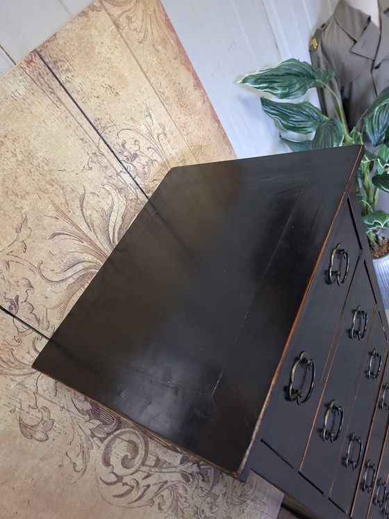 Image 1 of Commode haute chinoise, armoire d'apothicaire, classeur, dimensions 50x41cm et 149cm de hauteur.