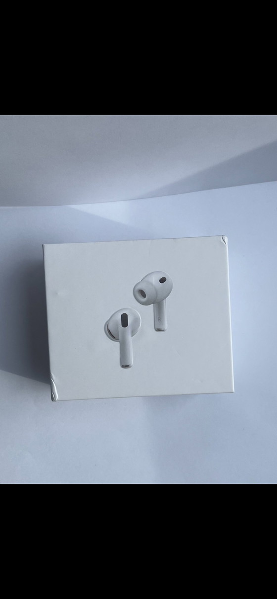 Image 1 of AirPods Pro 3