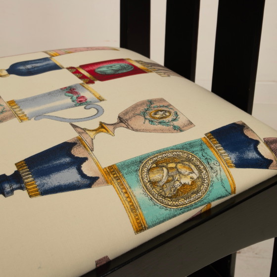 Chaise High Ingram Postmoderne Charles R. Mackintosh avec Tissu Fornasetti Alivar (photo 17 of 27)
