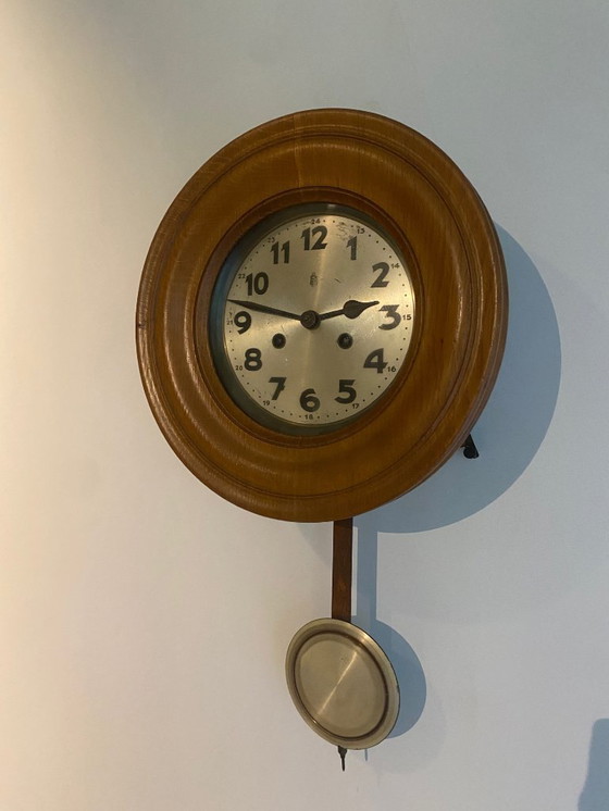 Image 1 of Horloge murale à pendule allemande vintage – mouvement mécanique, milieu du XXe siècle