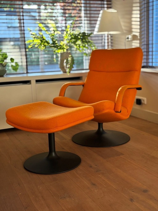 ARTIFORT F 142 WITH SWIVEL SAUCER BASE AND POUF WITH SWIVEL SAUCER BASE