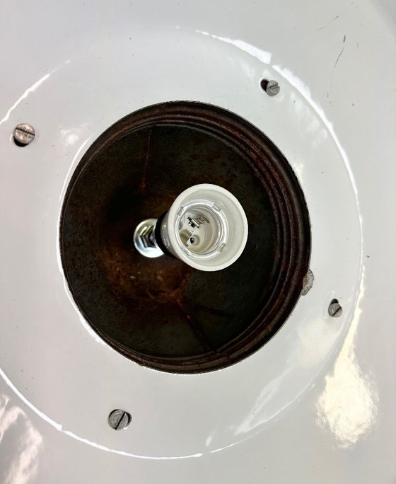 Image 1 of Industrielle Pendelleuchte aus weißem Emaille und Gusseisen, 1960er Jahre