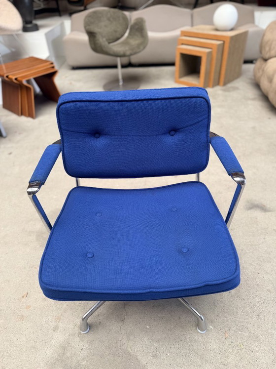 Sedia intermedia Herman Miller ES102 di Charles & Ray Eames (disponibilità: 6) – Poltrone, Chrome, Textile (photo 12 of 17)
