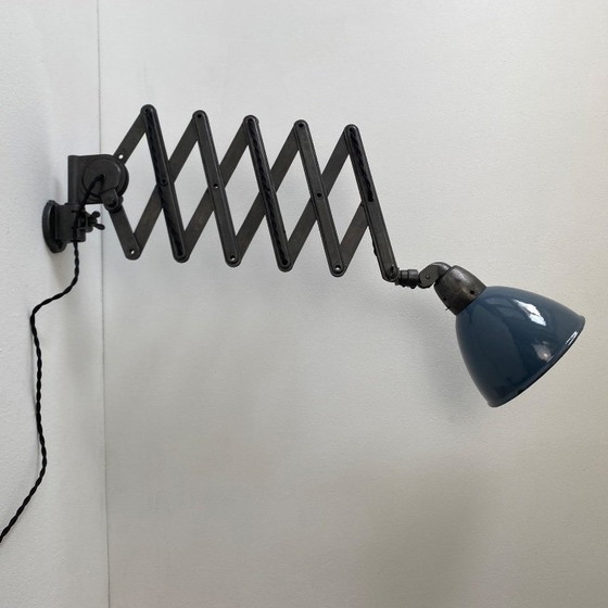 Image 1 of VECCHIA LAMPADA INDUSTRIALE A FISARMONICA "SIEMENS