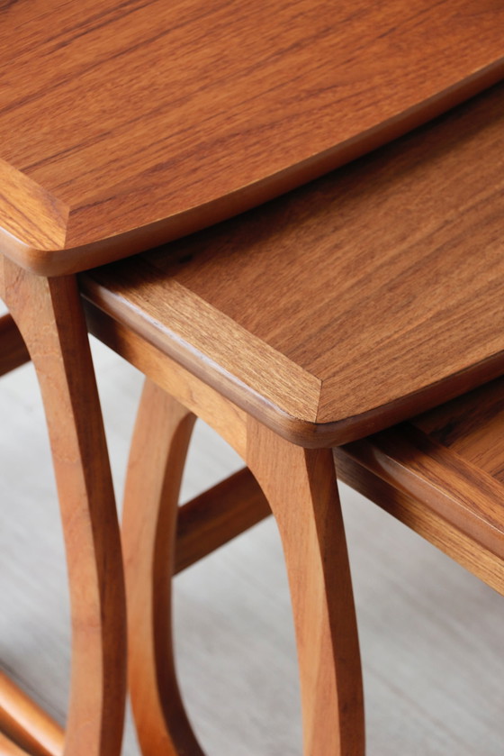 Image 1 of Tables Gigognes Vintage en Teck – Design Années 60 | Meubles Nathan