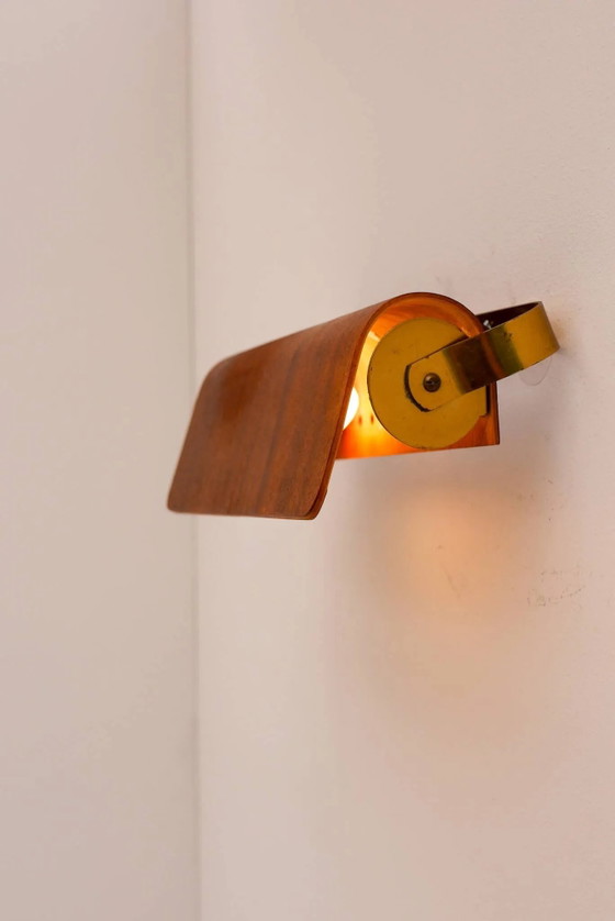 Image 1 of Applique murale vintage en teck. Lampe murale scandinave classique du milieu du siècle.