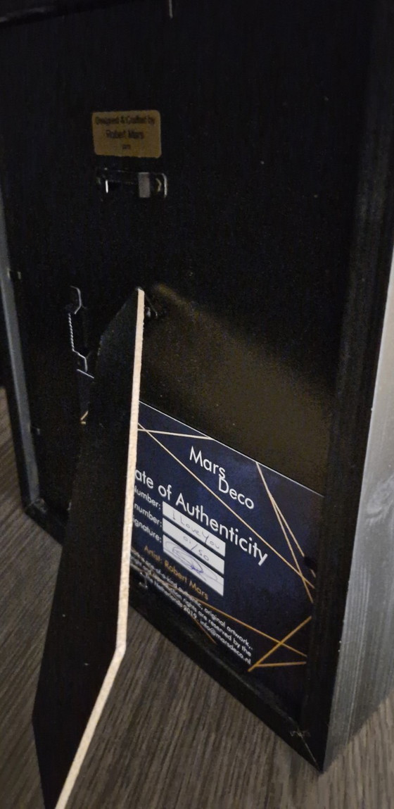 Image 1 of Opera d'arte in oro con scritta "Ti amo", gesto della mano placcato oro 23kt in cornice