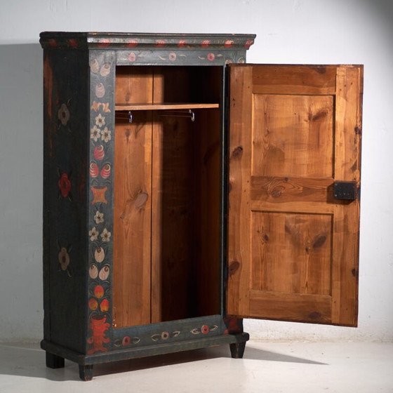 Antiker bemalter Kleiderschrank aus Kiefernholz – Österreichisch-Ungarische Monarchie, Jahr 1835 (photo 29 of 40)