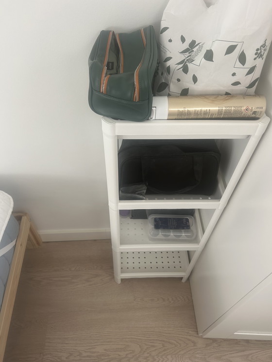 Image 1 of 4 estantes