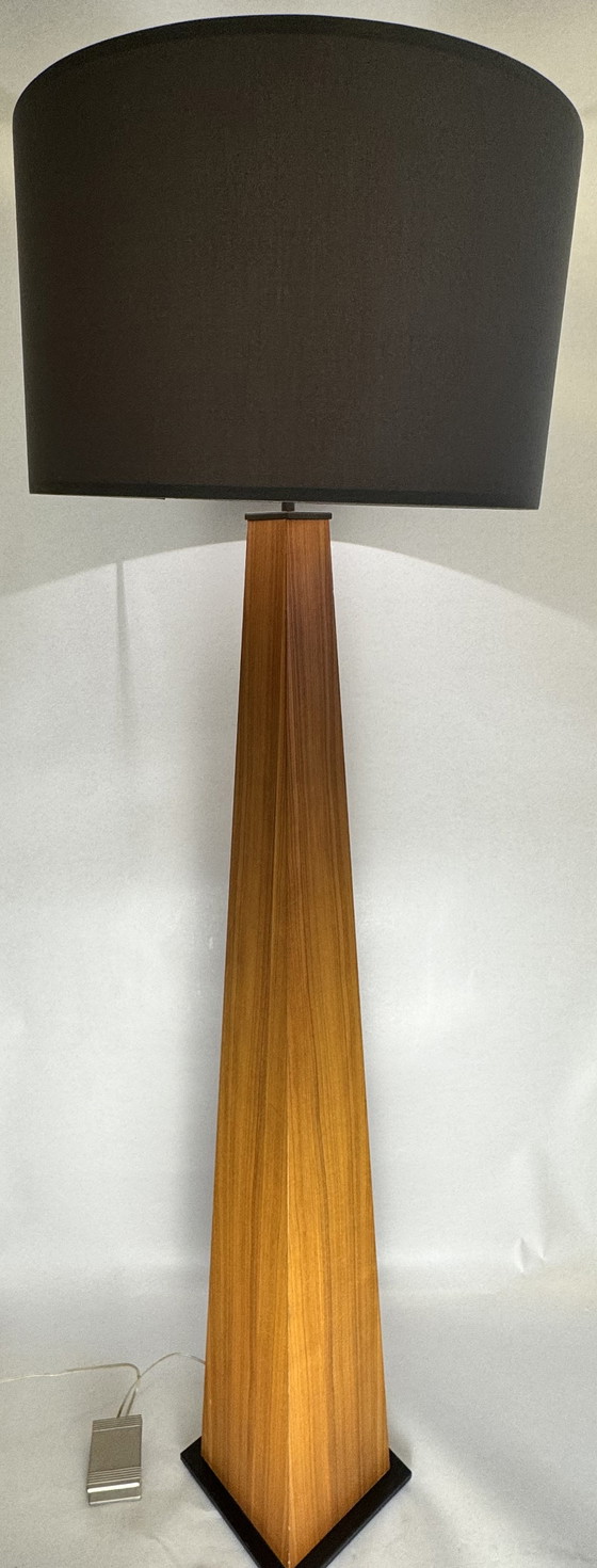 Image 1 of Exclusive wooden floor lamp by Natuzzi - Made in Italy