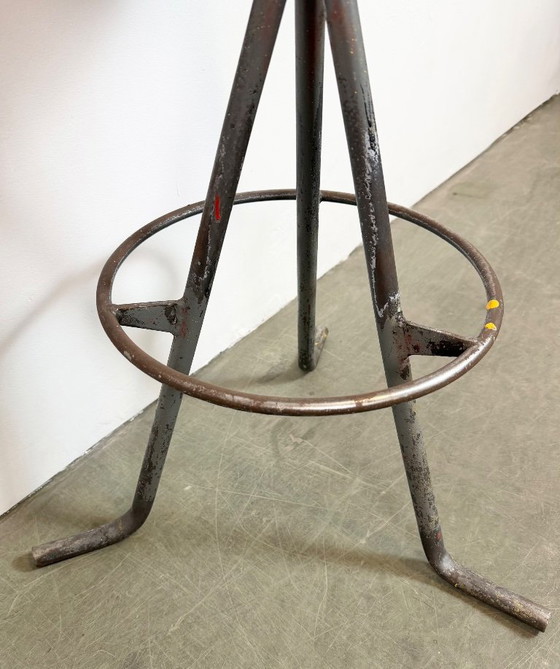 Image 1 of Grauer Werkstatthocker im Industriestil, 1960er Jahre