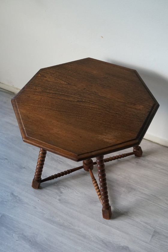 Old Octagonal Oak Side Table | Bobbin | 1900–1940 – Wood (photo 3 of 7)