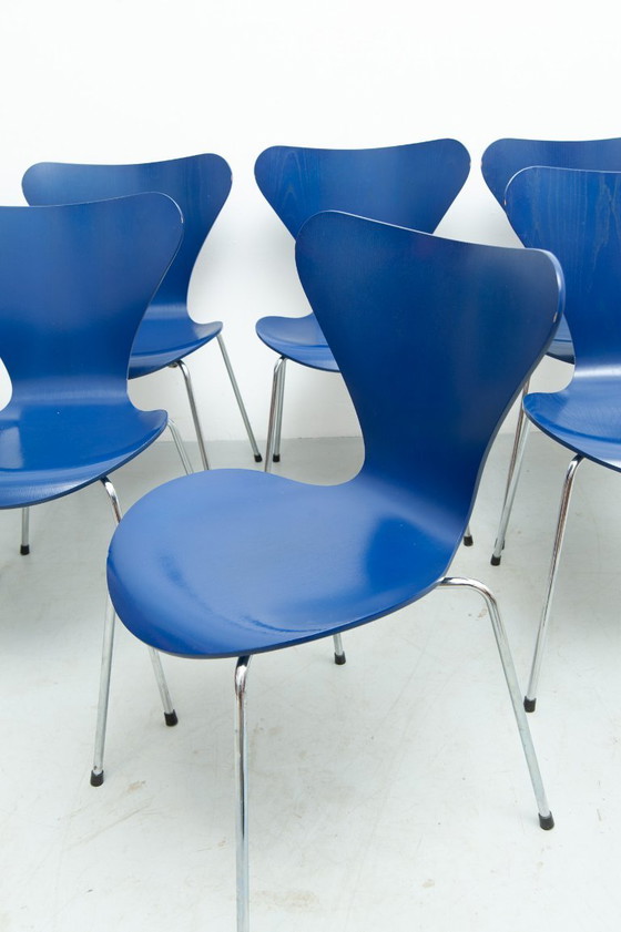 Otto sedie della serie 7 disegnate da Arne Jacobsen per Fritz Hansen, anni '50. – Sedie da pranzo, Wood (photo 5 of 24)