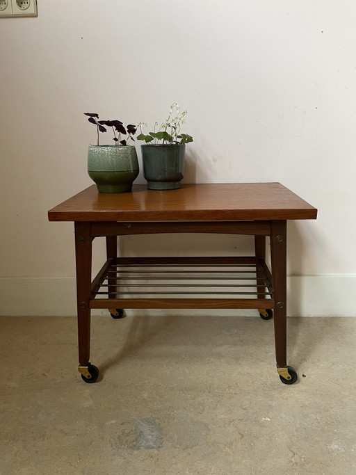 Bijzettafel op wieltjes - vintage uit Denemarken - mobile plant stand