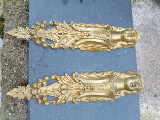 Par de adornos de mueble de bronce cariátides del siglo XIX, Objetos decorativos, Dorado (foto 4 de 6)