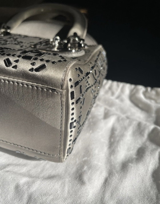 Borsa Mini Lady Dior in raso e cristalli strass con motivo Cannage – Borse a mano, Cristallo, Metallo (photo 8 of 15)