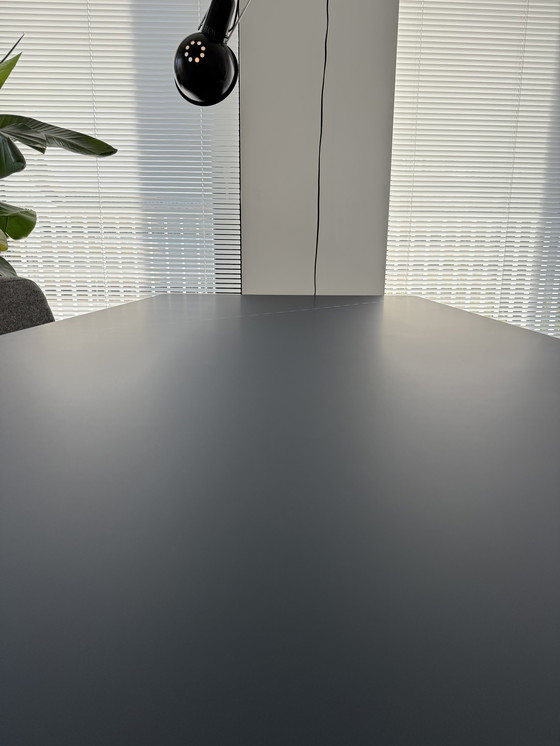 Image 1 of Studio HENK mesa de comedor de diseño - HPL Blu Fes + sillas Kvadrat