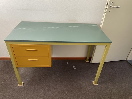 Escritorio de diseño vintage 
