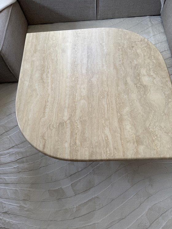 Image 1 of Splendido tavolino da caffè originale in travertino di Angelo Mangiarotti.