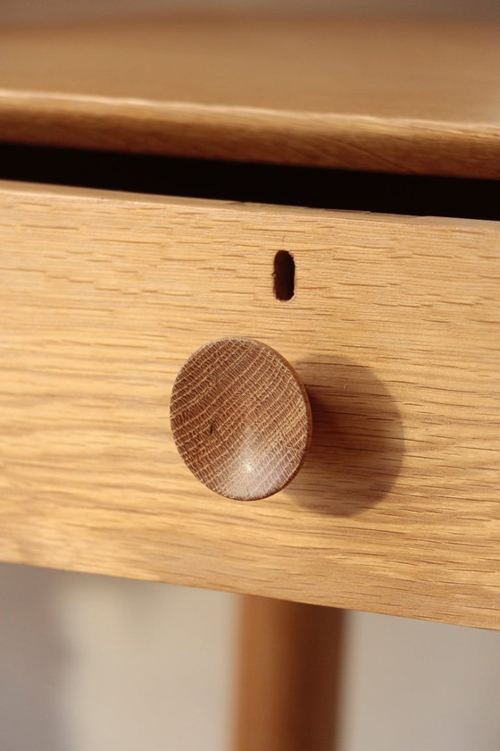 Image 1 of Console Vintage en Chêne Massif – Pieds Fuseaux & 2 Tiroirs