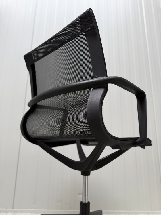 Bralco Moma Netweave Height-Adjustable Desk / Conference Chair – Office chairs, Plastic (photo 11 of 14)