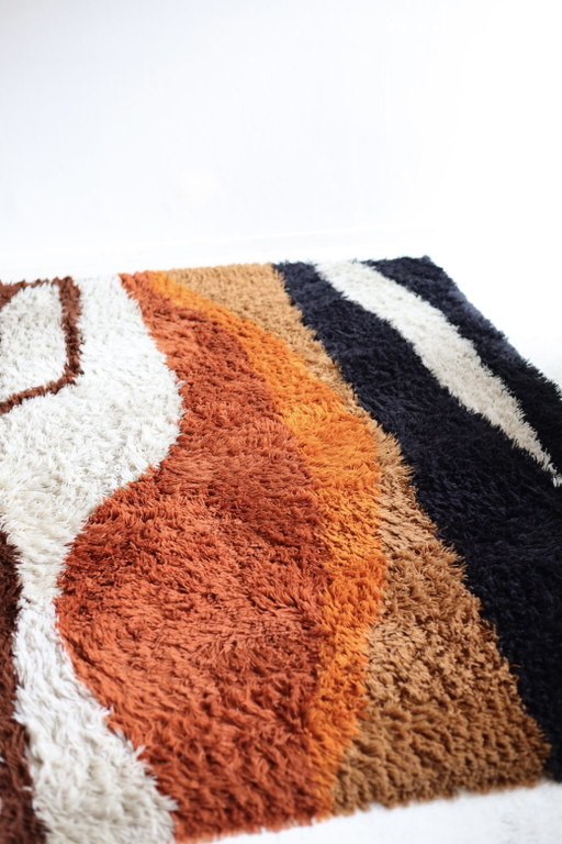 tapis au design futuriste