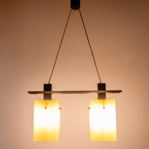 Italiaanse Stilnovo plafondhanger uit 1960 met opaline glazen kap en messing details
