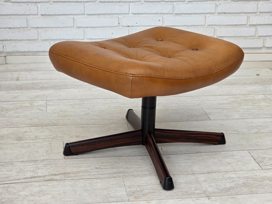 Image 1 of Años 70, diseño sueco de Gote Möbler, silla giratoria con reposapiés, cuero.