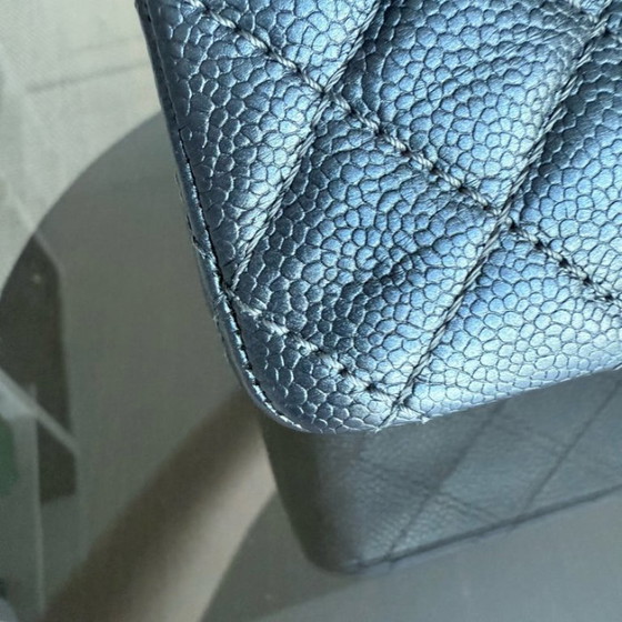 Image 1 of Chanel Classic Flap Medium - Caviar 25cm Gewatteerd generfd kalfsleer Donkergrijs Zilverkleurige hardware Serie 20