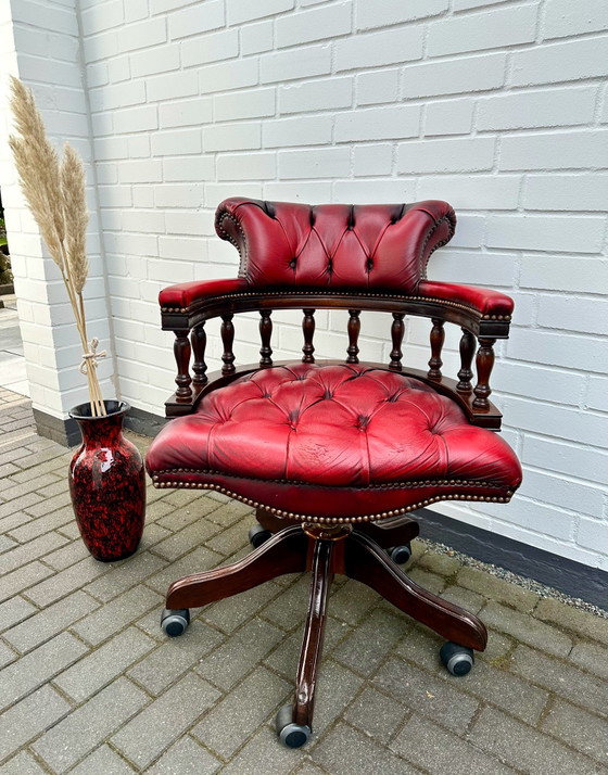Poltrona da Capitano Chesterfield Inglese Vintage Sedia da Ufficio Mogano, Sedie da ufficio, Pelle, Rosso (foto 11 di 15)