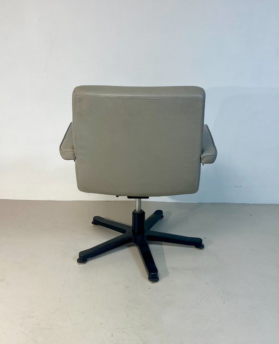 Image 1 of Visitor armchair mobilier international cuir Gris 2000 Ref Camilla