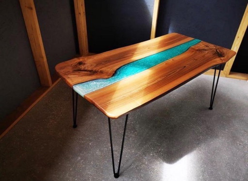 Monozero Notenhouten en Hars Tafel