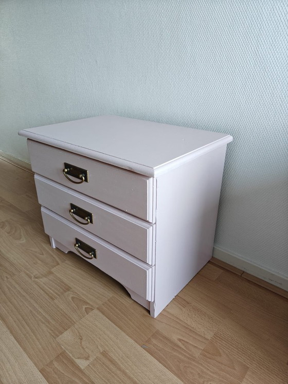 Old pink chest of drawers with brass-colored handles – vintage – Wood (photo 3 of 7)